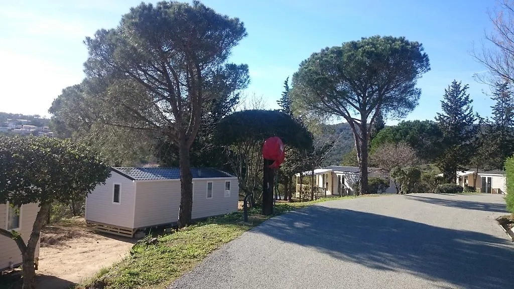 Camping Marvilla Parks - Le Domaine des Na\u00EFades Grimaud 4*,